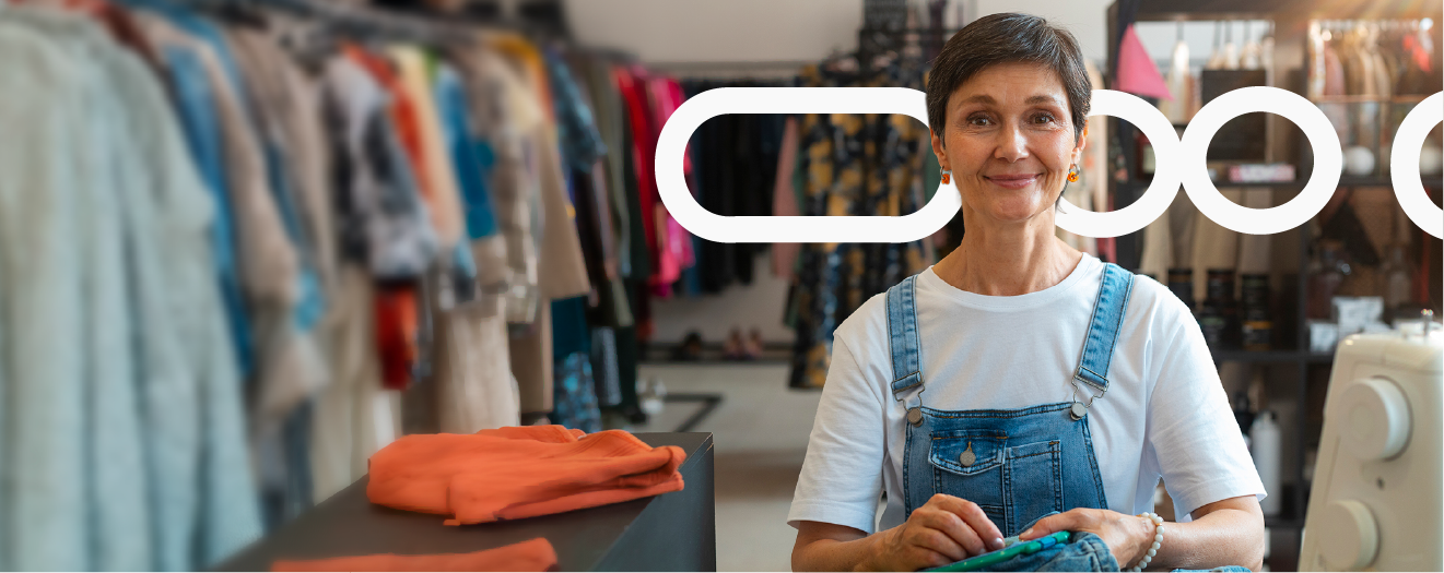 Personas usando dispositivo digital