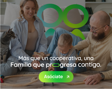 Familia sonriendo junta