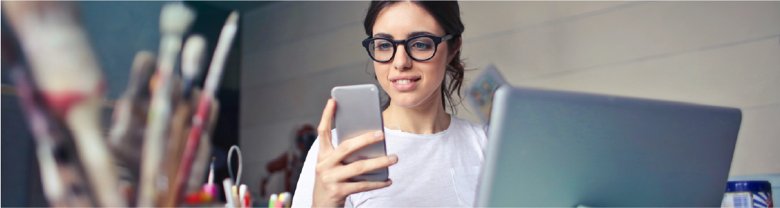 2 mujeres trabajando juntas